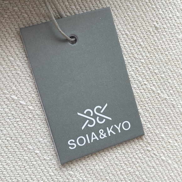 🦃 TURKEY FEATHER POM TOQUE - Picture 5 of 8